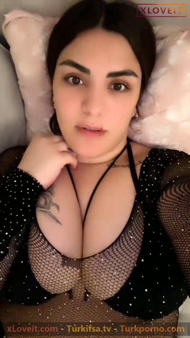 Tango Tokyo ifşa Yatakta koca cüssesini sergiledi